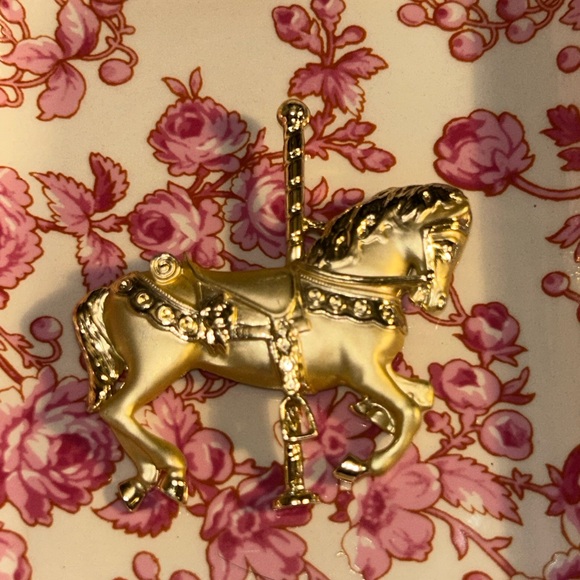Jewelry - Gold Carousel Horse Brooch